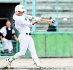 ２回戦・米子工－米子東　米子東は三回、２死二塁から山田の左翼線二塁打で１点を加えて突き放す＝倉吉市営野球場