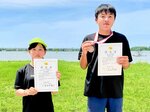 カヤックシングル１年生特別で男子３位となった河本十至（右）と女子６位の石田夏瑚＝石川県小松市の木場潟カヌー競技場
