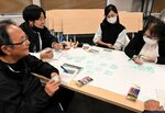 グループワークで意見を出し合う参加者