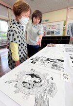 漫画「のの子めし」の原稿などが並ぶ会場