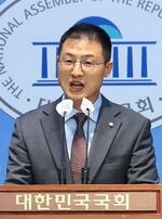 　ソウルの韓国国会で、尹錫悦大統領の弾劾訴追案に賛成する考えを示す与党「国民の力」の金相旭議員＝１０日（聯合＝共同）