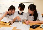 湯梨浜町の特長などを話し合う生徒ら＝２８日、湯梨浜町の湯梨浜中