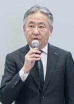 　子会社の燃費不正問題で謝罪するＩＨＩの井手博社長＝８日