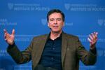 　米マサチューセッツ州で講演するＦＢＩのコミー元長官＝２０２０年２月（ＡＰ＝共同）