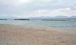 皆生海岸沖に設置されている人工リーフと離岸堤＝昨年１２月２２日、米子市皆生温泉４丁目