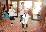 祈願 小中学生の男子が家々を回って無病息災などを祈る「子供念仏」＝１４日、香美町村岡区大笹