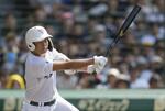 　神村学園―関東第一　７回裏関東第一１死二塁、熊谷が右翼線に同点の二塁打を放つ＝甲子園
