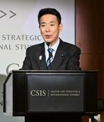 　米ワシントンの戦略国際問題研究所で講演する日本維新の会の前原共同代表＝２日（共同）