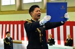 警察官としての決意を力強く述べる由島巡査＝１日、鳥取市伏野の鳥取県警察学校