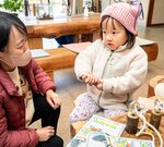 出来上がったバードコールで音を出す親子