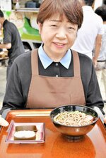 「懐かしの駅そばの味を」と来場を呼びかける香田さん＝２３日、ＪＲ米子駅前