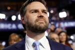 　１５日、米共和党大会の会場に到着した副大統領候補のＪ・Ｄ・バンス上院議員＝ウィスコンシン州ミルウォーキー（ゲッティ＝共同）