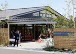 　レストランや宿泊棟を備えた複合観光施設「ミチル種差」＝２７日午前、青森県八戸市