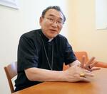 　共同通信の単独取材に応じる菊地功東京大司教＝５日、イタリア・ローマ（共同）