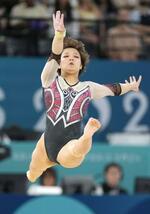 　女子予選　牛奥小羽の床運動＝パリ（共同）