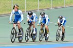 男子団体追い抜きで優勝した倉吉西Ａの（左から）亀井、宮川、吉田、遠藤＝倉吉自転車競技場