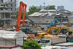 　ミャンマーを震源とする大地震の影響で倒壊したビルの現場＝９日、タイ・バンコク（共同）