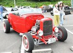 戦前のクラシックカーや旧車が並ぶ会場