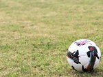 男性は小学生の長男と趣味のサッカーを楽しんでいるという。写真はイメージ