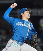　楽天戦で力投する日本ハム先発の金村＝楽天モバイルパーク