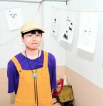 原画展をアピールする８２３さん＝鳥取市元町の定有堂ビル