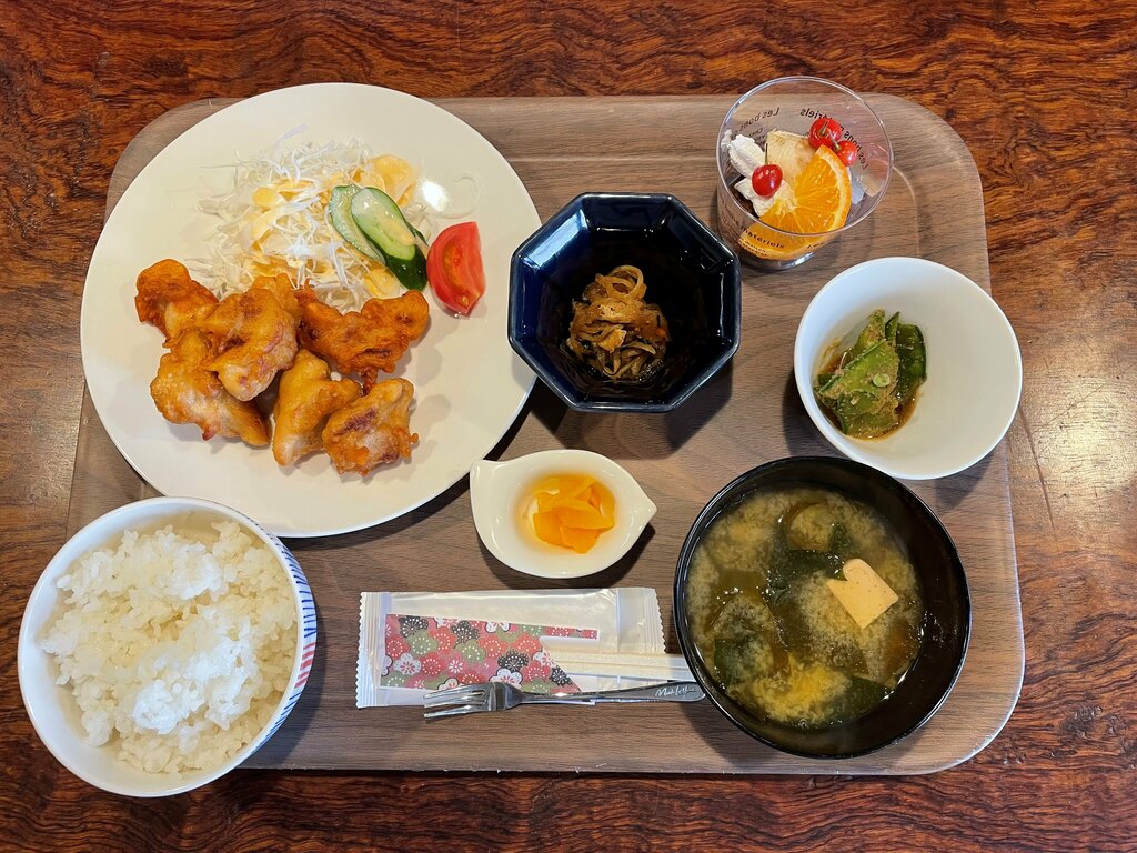 真花定食（日替わり）「大山どり肩からあげ」　1,000円