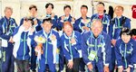 計１２個のメダルを獲得した陸上の県選手団＝白波スタジアム