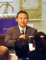 　相撲博物館でトークイベントに臨んだ元大関貴景勝の湊川親方＝１５日、両国国技館