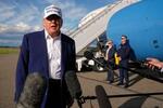 　記者団に話すトランプ米大統領＝２５日、ニュージャージー州モリスタウン（ＡＰ＝共同）