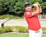 世界デフゴルフ選手権で１位を目指す前島選手＝鳥取市内