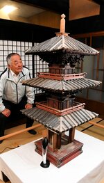 初公開される「木造三重小塔」＝２４日、琴浦町箆津の河本家住宅