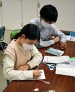 　日本ガイシの社員寮の一室で開かれた日本語教室の様子＝２０２４年４月、愛知県小牧市
