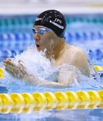 　男子１００メートル平泳ぎ決勝　１分２秒６４の知的障害の世界新記録を樹立した山口尚秀＝静岡県富士水泳場