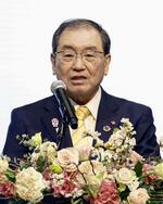 　大阪・関西万博の「日本館」開館式であいさつする日本国際博覧会協会の十倉雅和会長＝２９日午後、大阪市此花区の夢洲