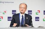　記者会見するアジア開発銀行の神田真人総裁＝４日、イタリア・ミラノ（共同）