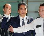 　首相官邸に入る江藤農相＝２１日午前