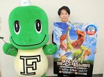 福井県立恐竜博物館研究員の中山健太朗さんとラプト君