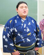 新しいしこ名が決まり、取材に応じる落合改め伯桜鵬＝１日、両国国技館の相撲教習所