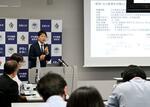 　「ｉＰＳ創薬」を使った、ＡＬＳ患者への治験結果を発表する京都大の井上治久教授＝１２日午前、京都市の京都大