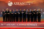 　首脳会議に臨む東南アジア諸国連合（ＡＳＥＡＮ）の各国首脳ら＝昨年９月、ジャカルタ（ロイター＝共同）