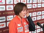 　卓球の世界選手権個人戦女子シングルス２回戦での敗退から４日後、取材に応じる平野美宇＝２３日、ドーハ近郊（共同）