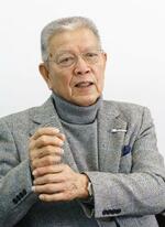 　インタビューに答える山崎裕之さん＝２０２２年２月撮影