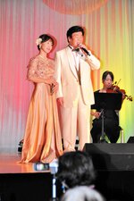 デュエットする西村さん（右）と麻土香さん