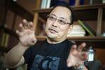 　「米欧人が米欧以外の国を見るときは基本的に無関心だと思う」と話す小説家の垣根涼介さん＝２０２４年１１月、横浜（撮影・鷺沢伊織、共同）
