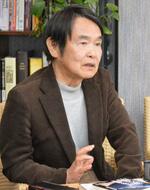 　「会津越川駅近くの神社の農村舞台は、そこに行かなければ出合えなかった」と語る鈴木信幸さん
