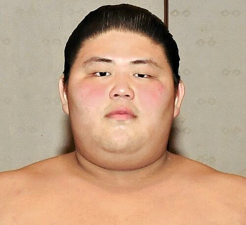 名古屋場所から「伯桜鵬」に改名する落合関