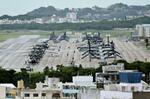 　沖縄県宜野湾市の米軍普天間飛行場＝２２日午後