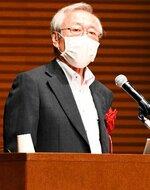 クラスター事例などを紹介する石田顧問＝４日、米子コンベンションセンター
