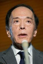 　岸田首相と会談後、取材に応じる日銀の植田総裁＝７日午後、首相官邸