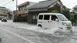 冠水した米子市上後藤の市道（午前11時35分撮影）